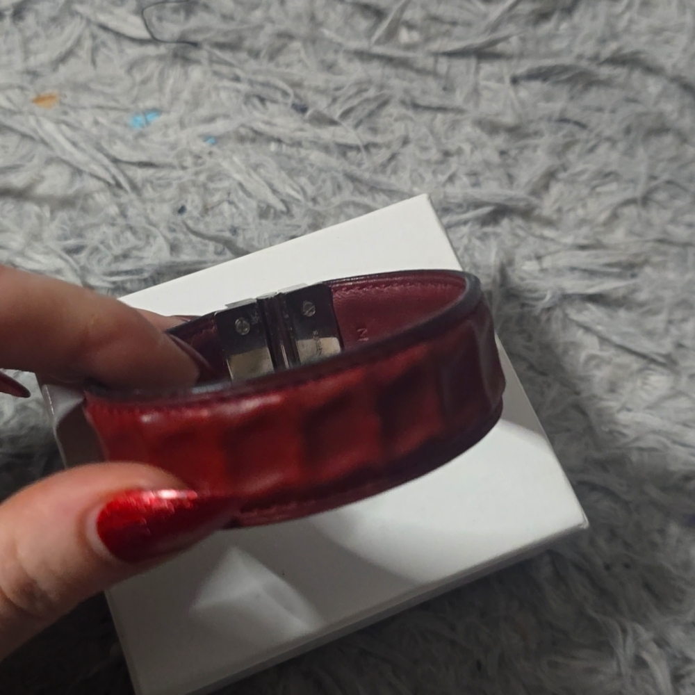 GUC Hermès Thick Burgundy Leather Bracelet with Silver Clasp (EUC)(UNISEX)(M) 7” - Picture 5 of 6
